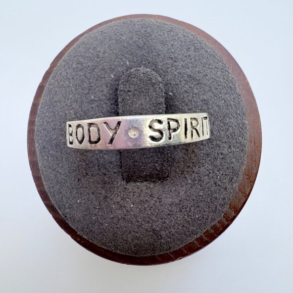 VTG Solid Sterling Silver 925 Peace Mind Body Spirit 4mm Band RIng Size 7.5 - Picture 1 of 9